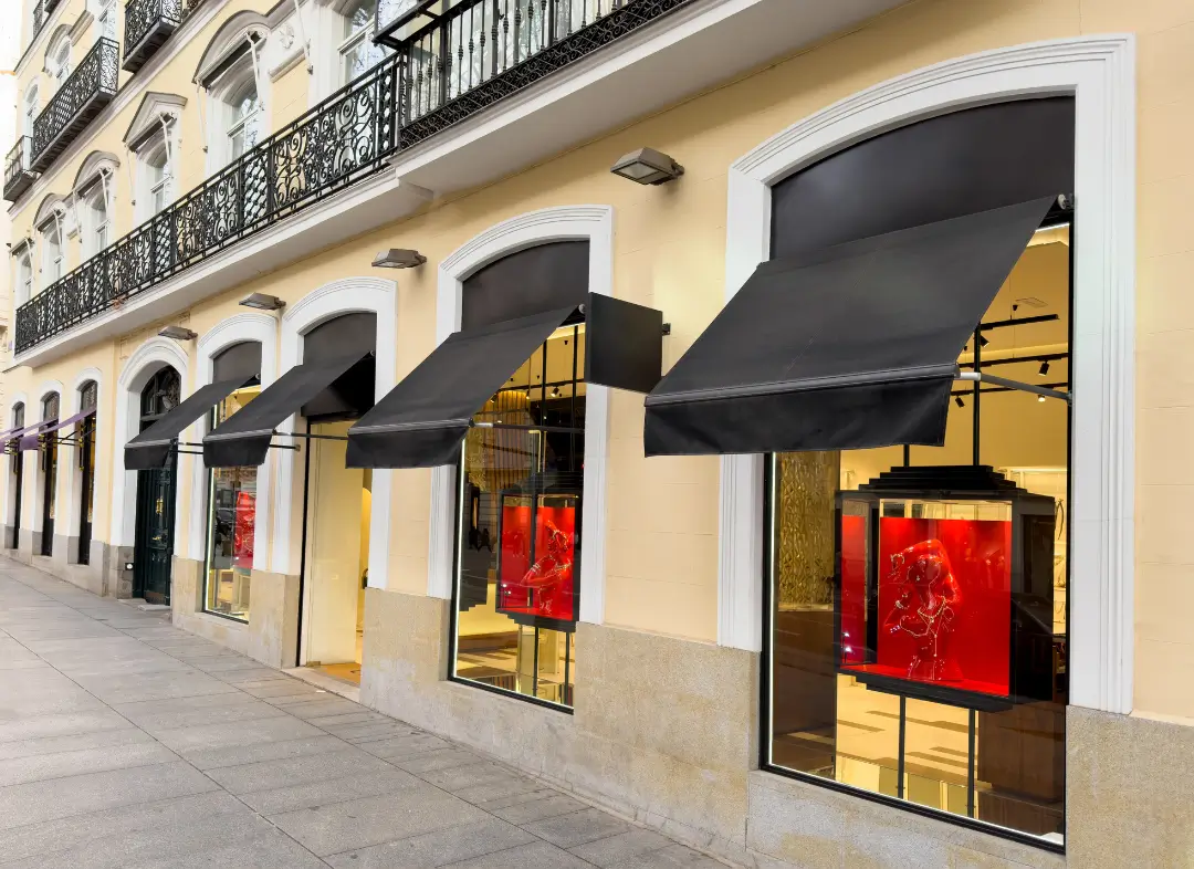 Façade vitrine de magasin en aluminium sur mesure à Hoenheim